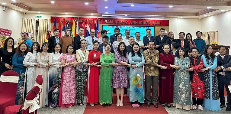tong-lanh-su-cac-nuoc-asean-va-hiep-hoi-doanh-nghiep-5185-1751986601.jpg